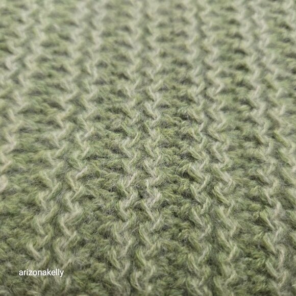 Castlerig Cashmere Green Knit Scarf *TINY REPAIRED HOLE* - Picture 10 of 12